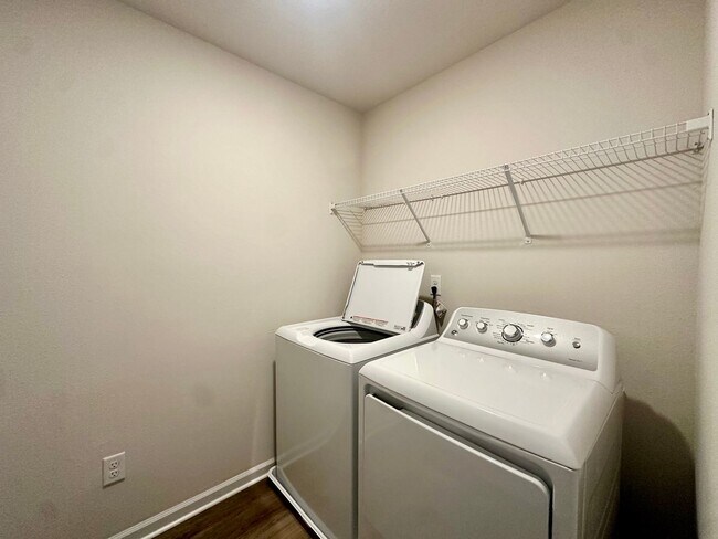Building Photo - Practically New Townhome!