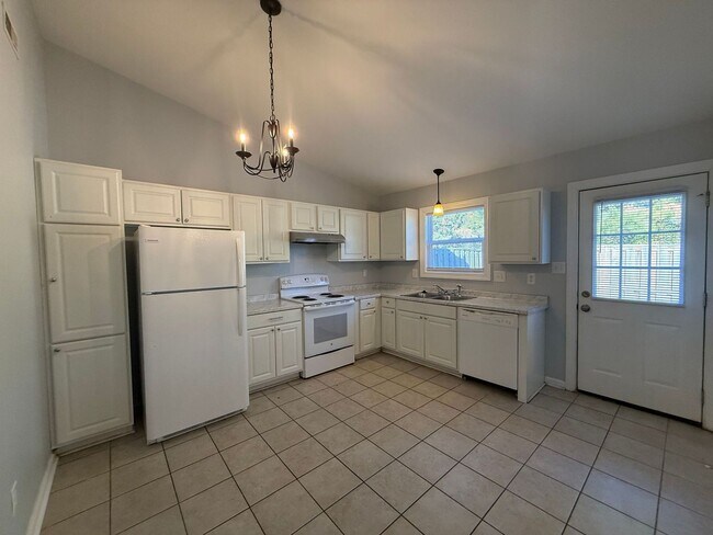 Foto del edificio - 2 bedroom 2 bath duplex