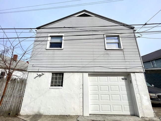 Foto del edificio - 1613 Fourth Avenue (Full Service)
