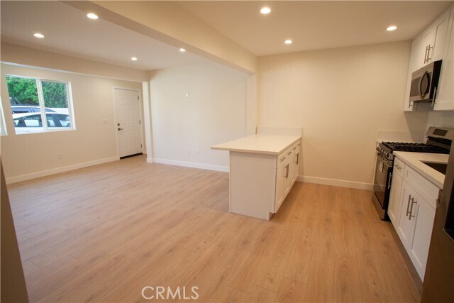 Building Photo - 2255 N Catalina St