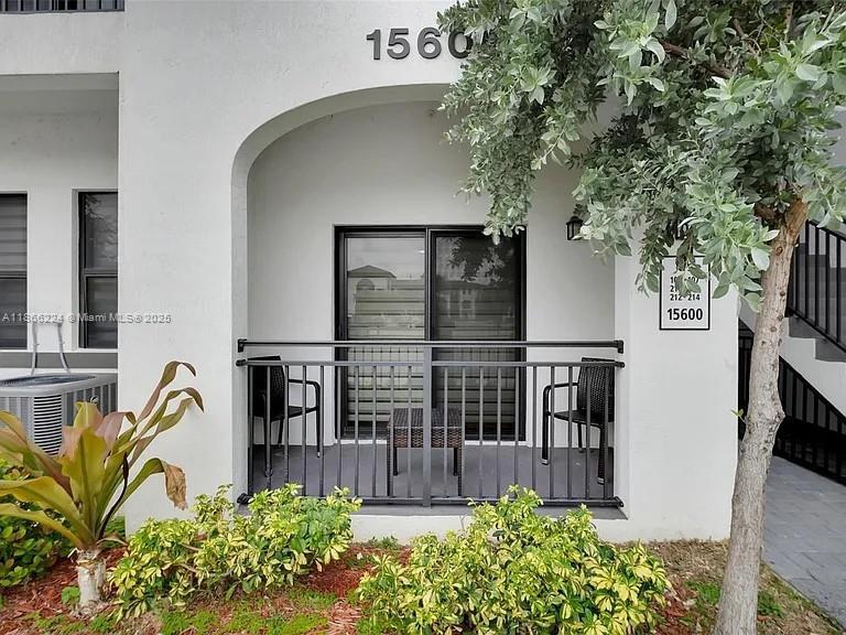 Primary Photo - 15600 SW 136th St