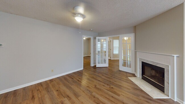Foto del edificio - Charming one-story 1st level end unit condo