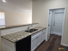 Building Photo - 546 Lost Trl