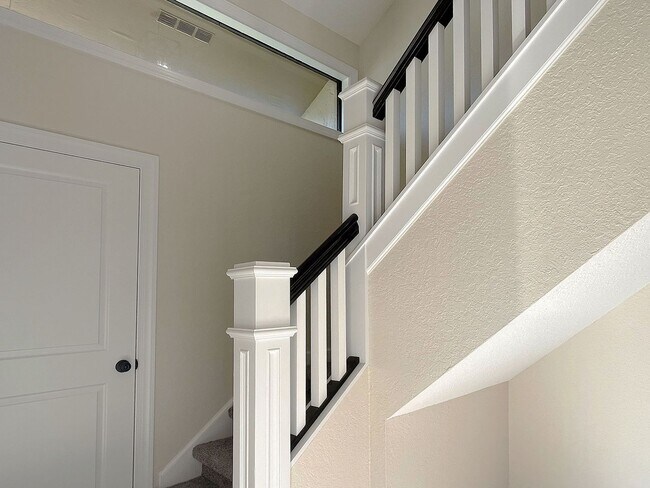 Foto del edificio - One-Bedroom Second Floor Condo in Winterset Community