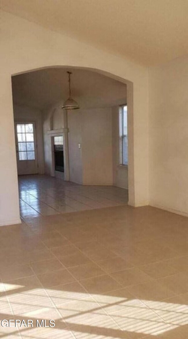 Building Photo - 3616 Dominican St