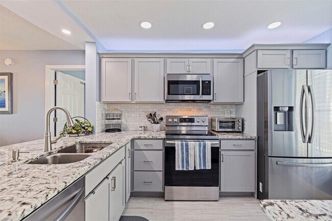 Building Photo - 6365 Bahia Del Mar Blvd S