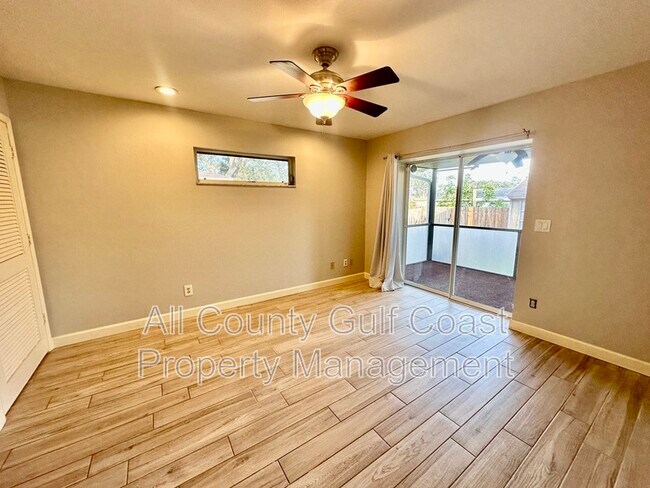 Building Photo - 300 Bahama Rd