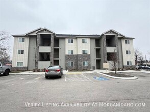 Building Photo - 10222 W Ustick Rd