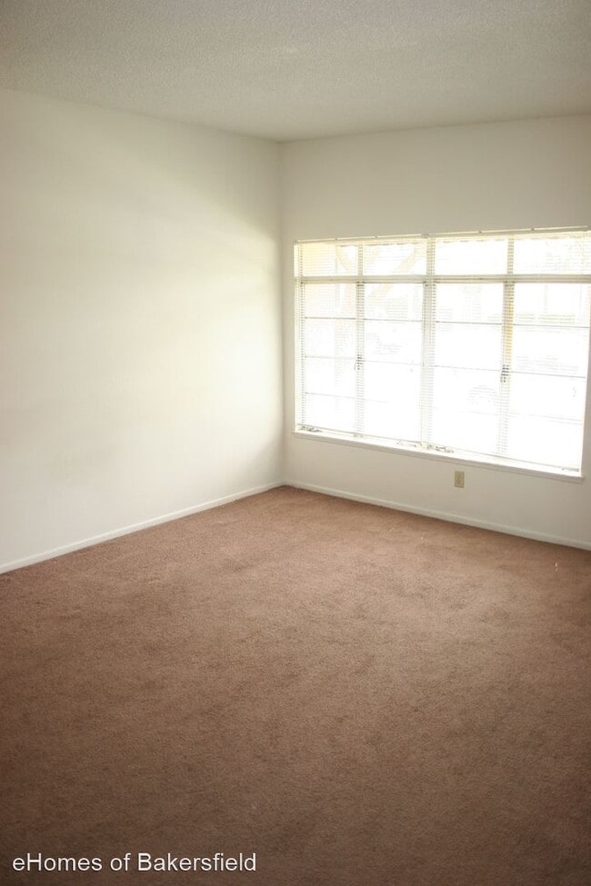 Building Photo - 2 br, 1.5 bath House - 3604 Sampson Ct #A