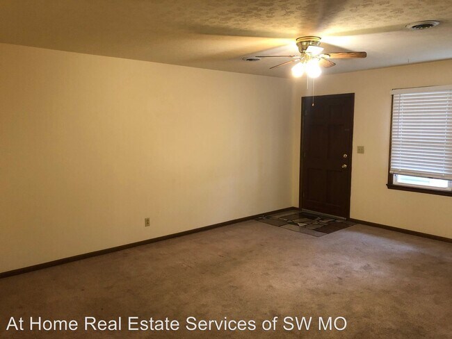 Building Photo - 1918-1920 Bellerive Dr