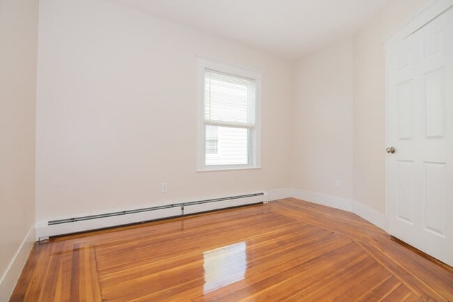 Building Photo - 9/1/26 Renovated, spacious 4BR/2BA near Packard's Corner!