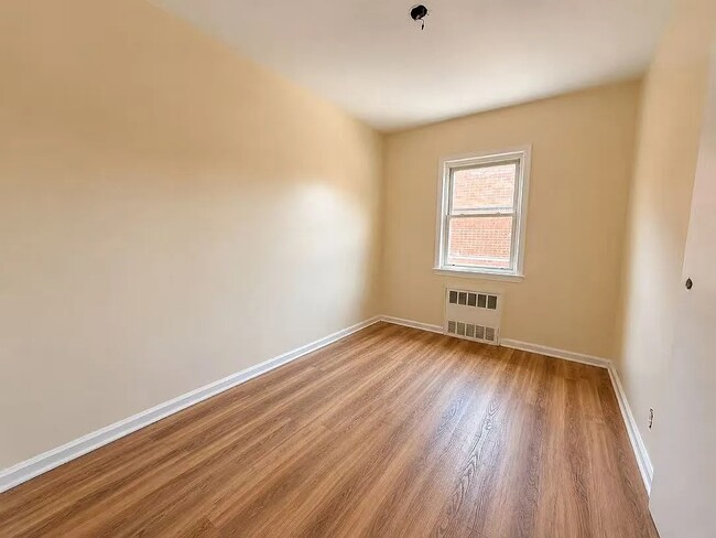 Foto del edificio - 343 E 1st St