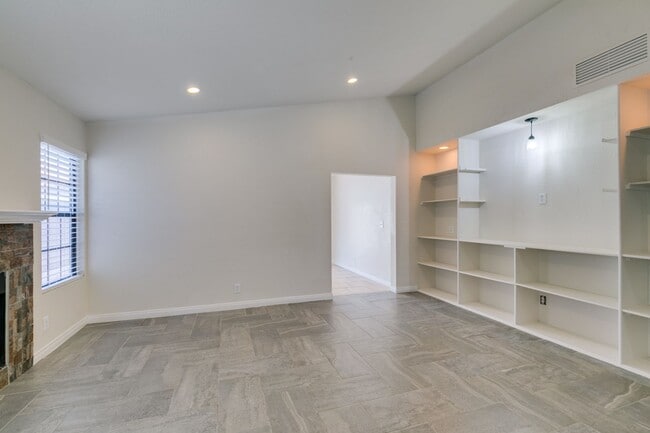 Building Photo - Charming 3 Bedroom, 2 Bath Home with Cozy ...