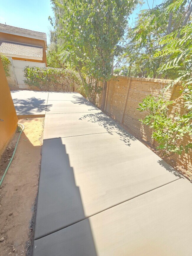 Foto del edificio - 24422 Webster Ave