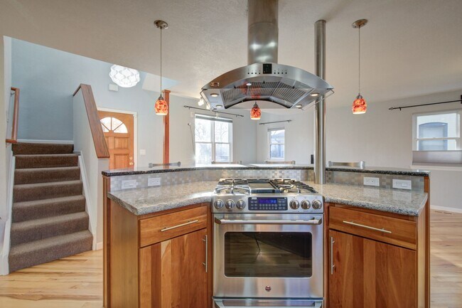 Foto del edificio - 3-bedroom home in Central Boulder