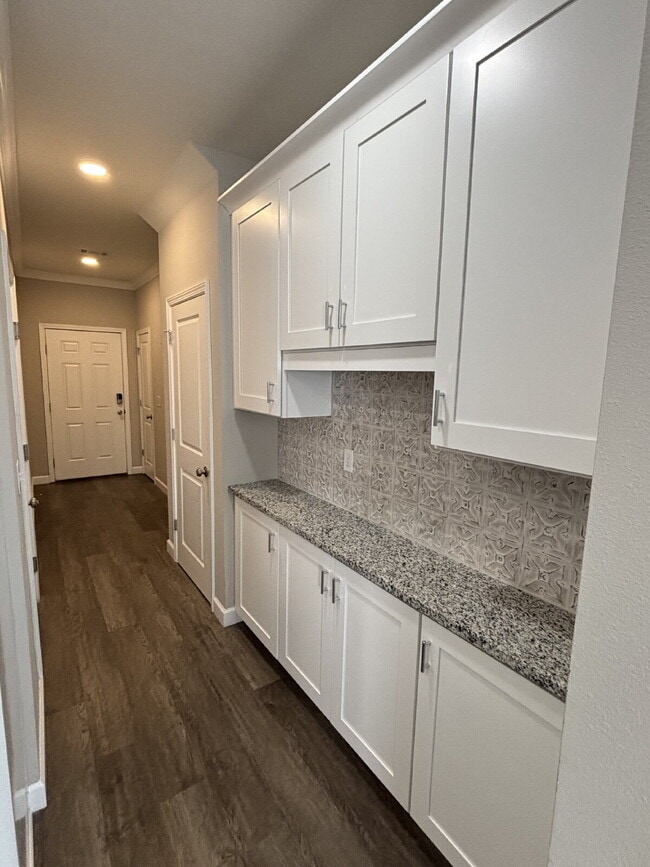 Building Photo - 1824 Stable Ln