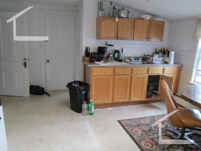 Building Photo - 42 Shepard St