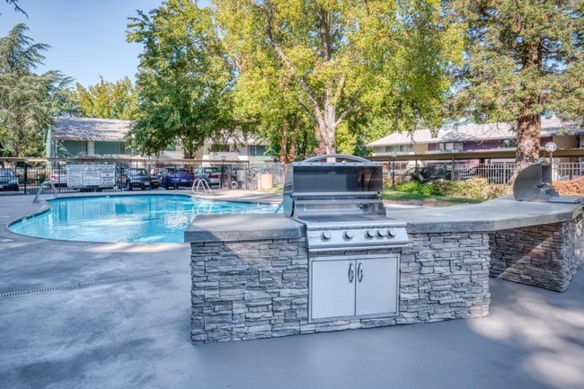 Pool & BBQ Area - Artisan Square