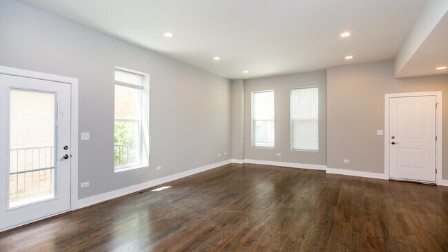 Building Photo - 447 N Carpenter St