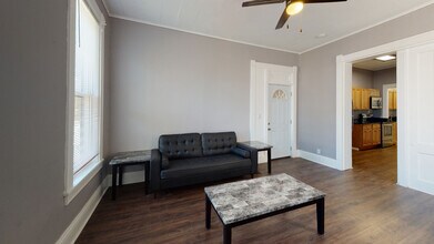 Building Photo - 107 Comstock Ave