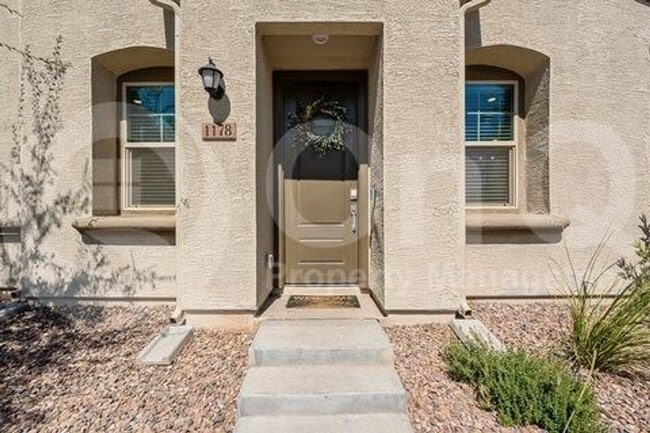 Building Photo - 1178 E Sabino Dr