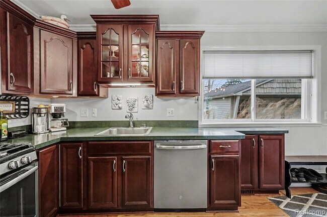 Building Photo - 30745 Iroquois Dr