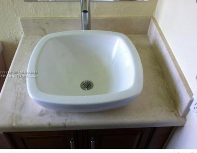 Building Photo - 2614 Riverside Dr