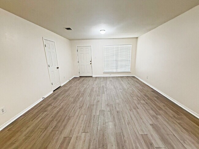 Building Photo - 6914 Dashmoor Creek