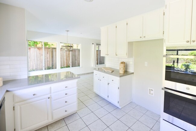 Foto del edificio - Charming 3 Bedroom, 2.5 Bath Home in Marbl...