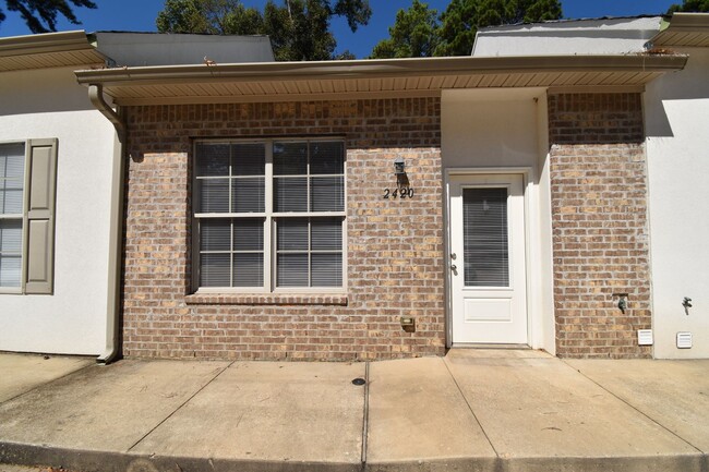 Building Photo - Hidden Oaks Apartments