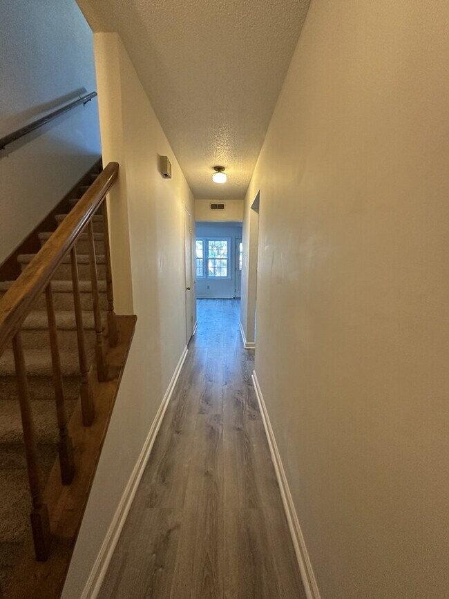 Foto del edificio - Charming 2 Bedroom, 1.5 Bath Townhome-103 Palace Circle