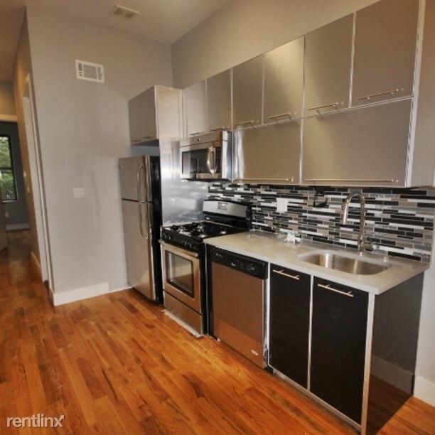 Building Photo - 323 Melrose St