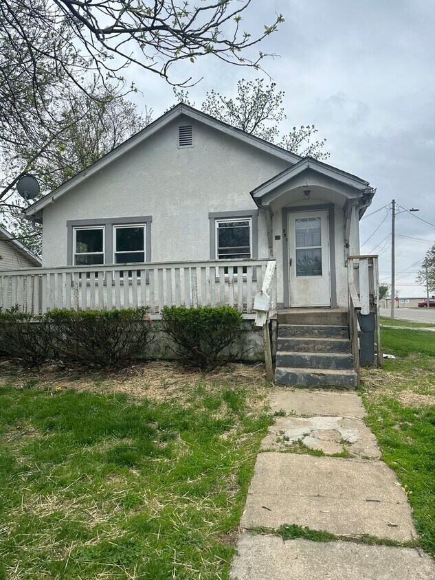 387 Taylor St, Lebanon, MO 65536 House Rental in Lebanon, MO