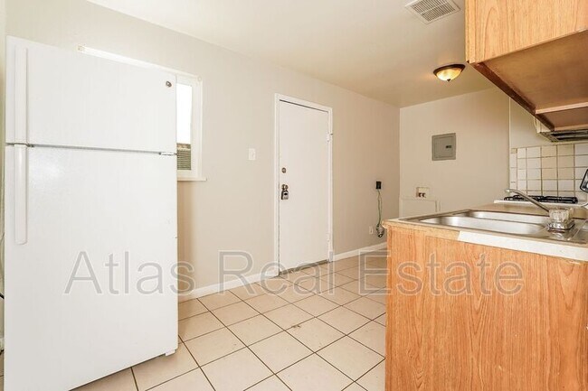 Building Photo - 4538 Clayton St