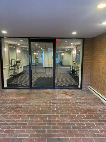 Building Photo - 1535 E Putnam Ave