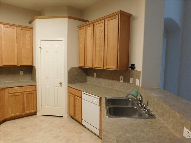 Building Photo - 514 Taskwood Dr