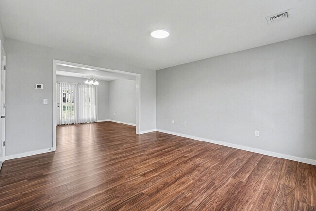 Foto del edificio - 120 Hart Ln