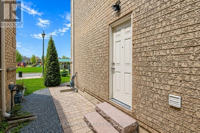 Building Photo - 179 Summerlyn Trail