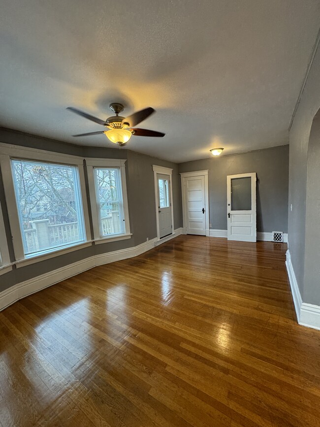 Living Area - 2902 N Prospect Ave