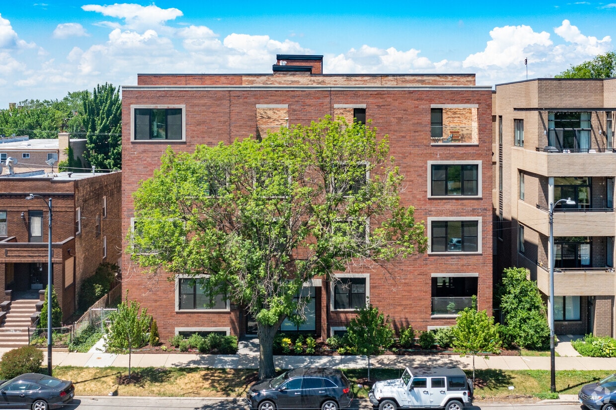 Building Photo - 5442 N Western Ave