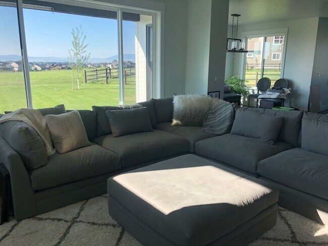 Foto del edificio - Stunning Middle Creek Parklands Home