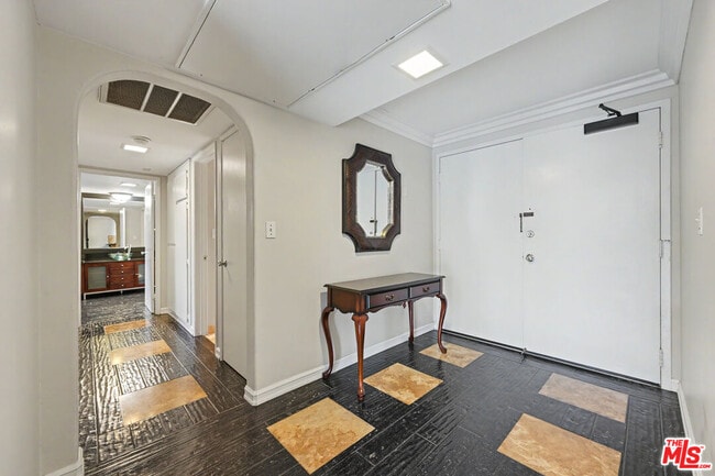 Building Photo - 10535 Wilshire Blvd