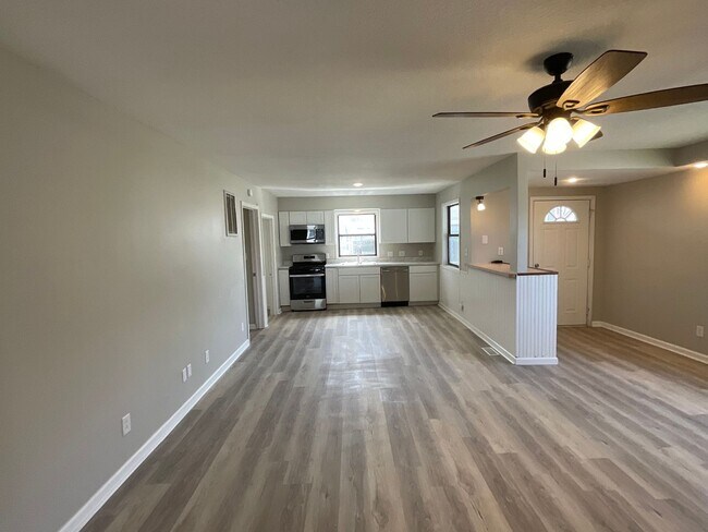 Foto del edificio - Newly Updated 2 bedroom / 1 bathroom house...