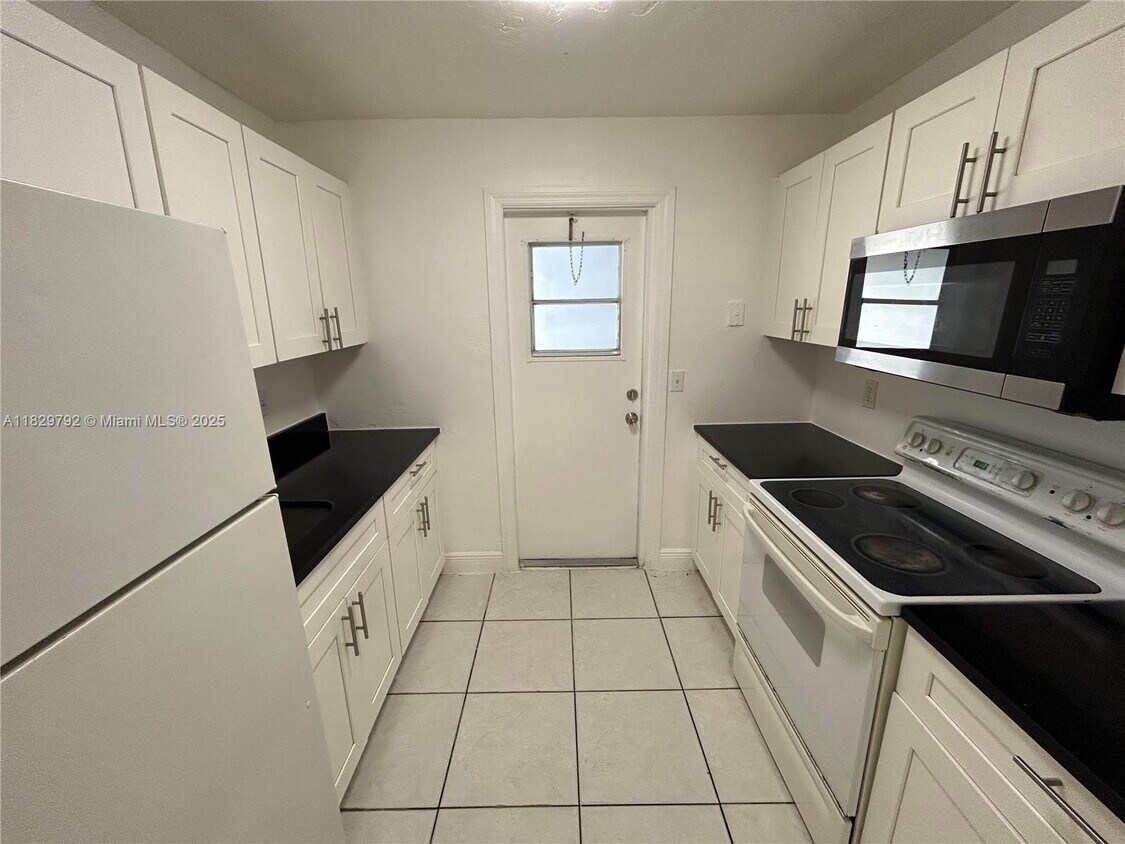 Foto principal - 5600 NW 15th St