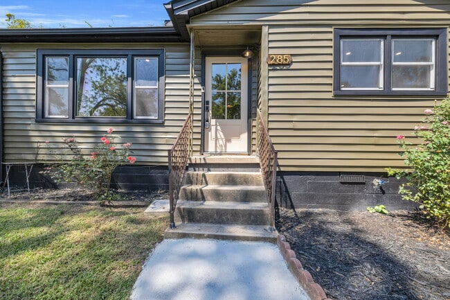 Building Photo - 285 Dixie Dr