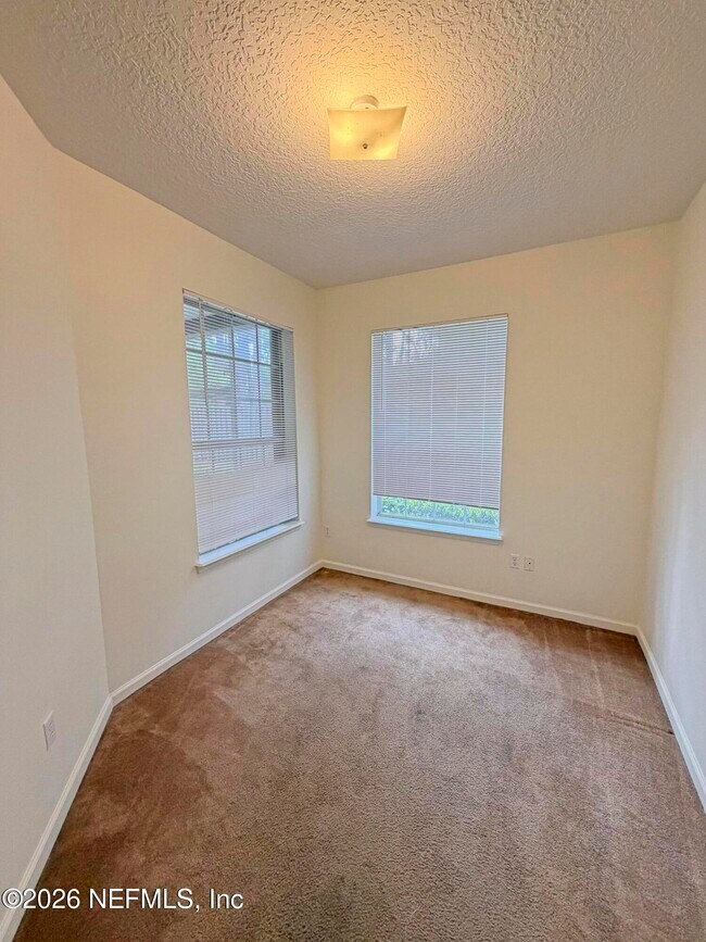 Building Photo - 3888 Summer Grove Way S