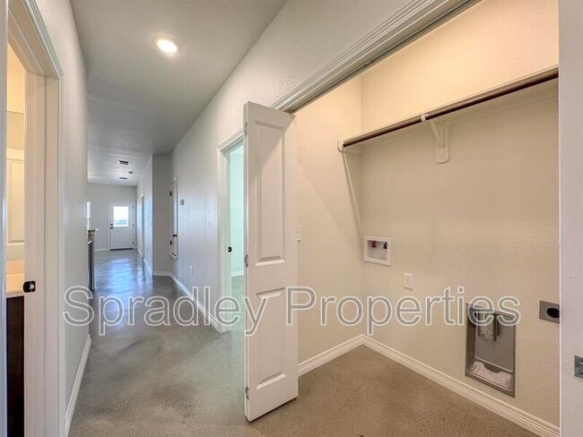 Building Photo - 305 Juniper Dr