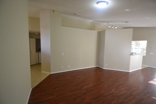 Building Photo - 7487 Viscaya Cir