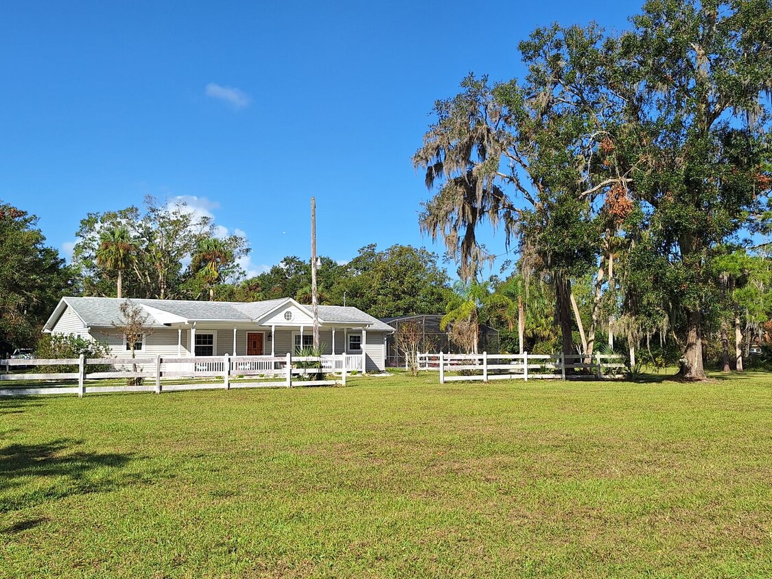 Foto principal - NEW SMYRNA BEACH MONTHLY RENTAL - POOL HOM...