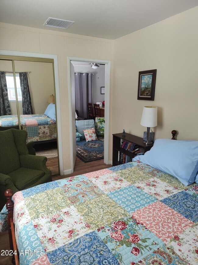 Foto del edificio - 4930 Old Spruce Dr